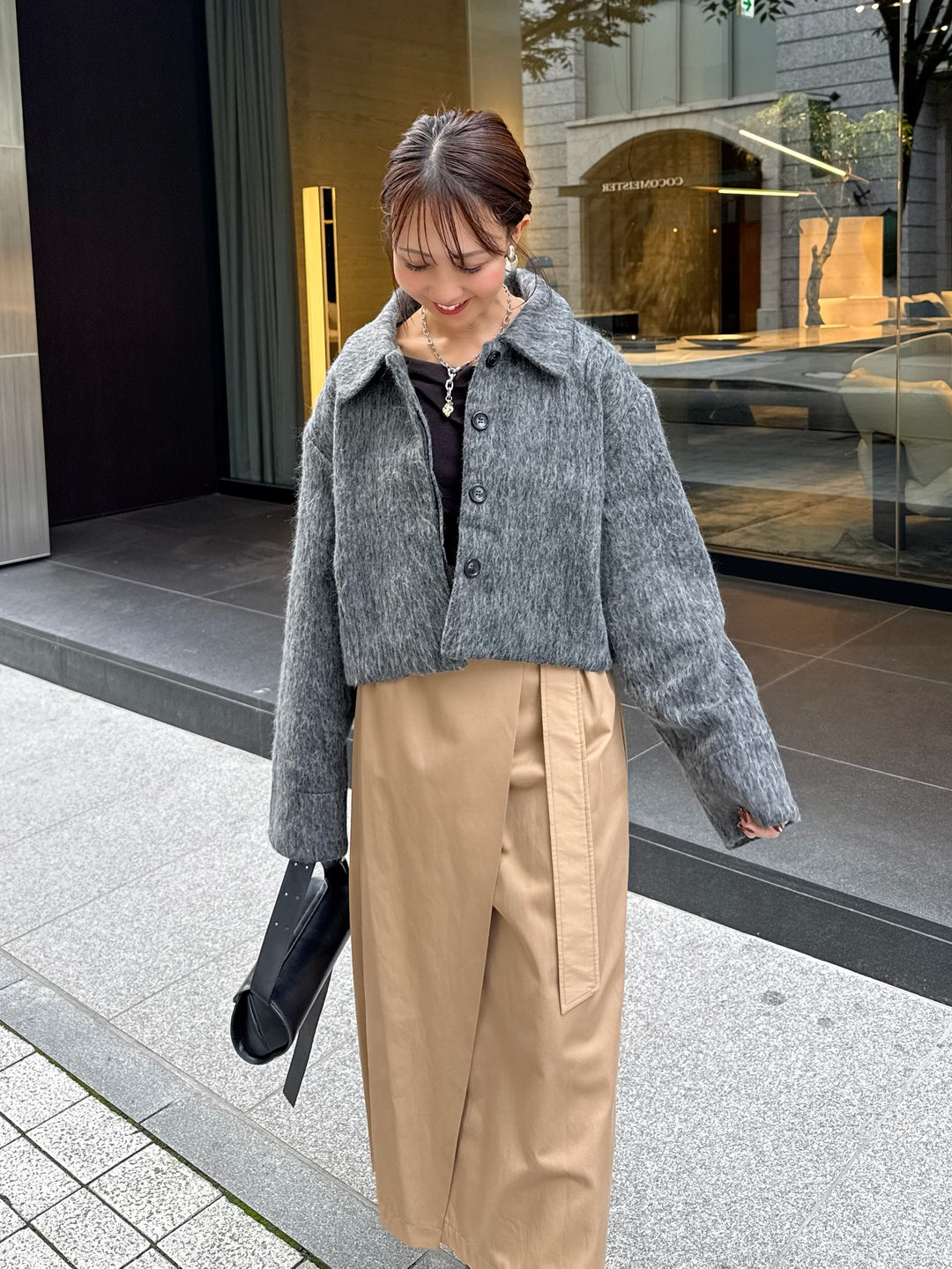 【予約】 [SET] シャギーショートジャケット / グレー + ベルトラップ風ロングスカート / ベージュ(11月下旬発送予定)