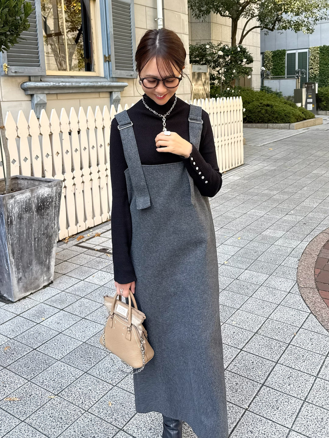 【予約】 ウールライクVネックジャンパースカート / チャコール(1月上旬発送予定)