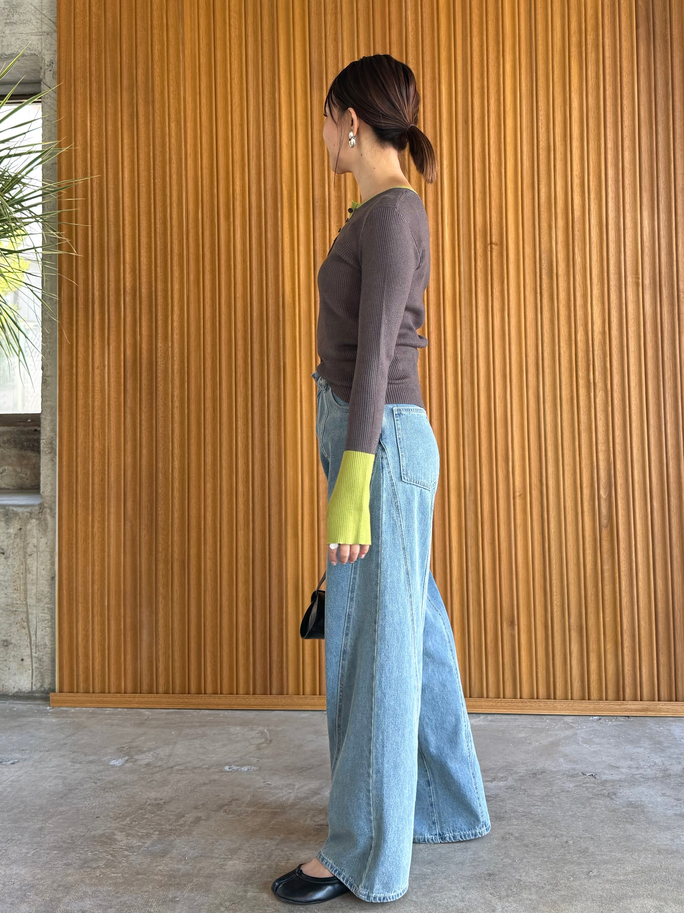 SET] 配色キーネックプルオーバー / チャコール + 切替えストレート