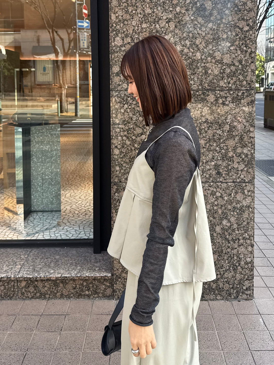 ウォッシャブルフェイクレザーキャミソール / エクリュ