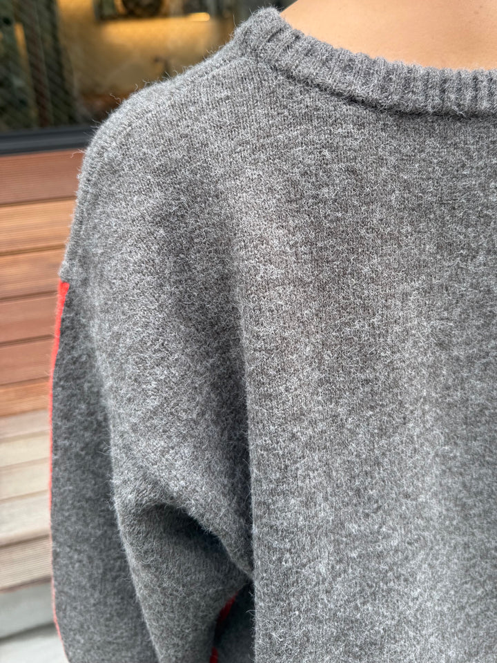 【予約】アルパカタッチ配色ラインプルオーバー / チャコール(12月中旬発送予定)