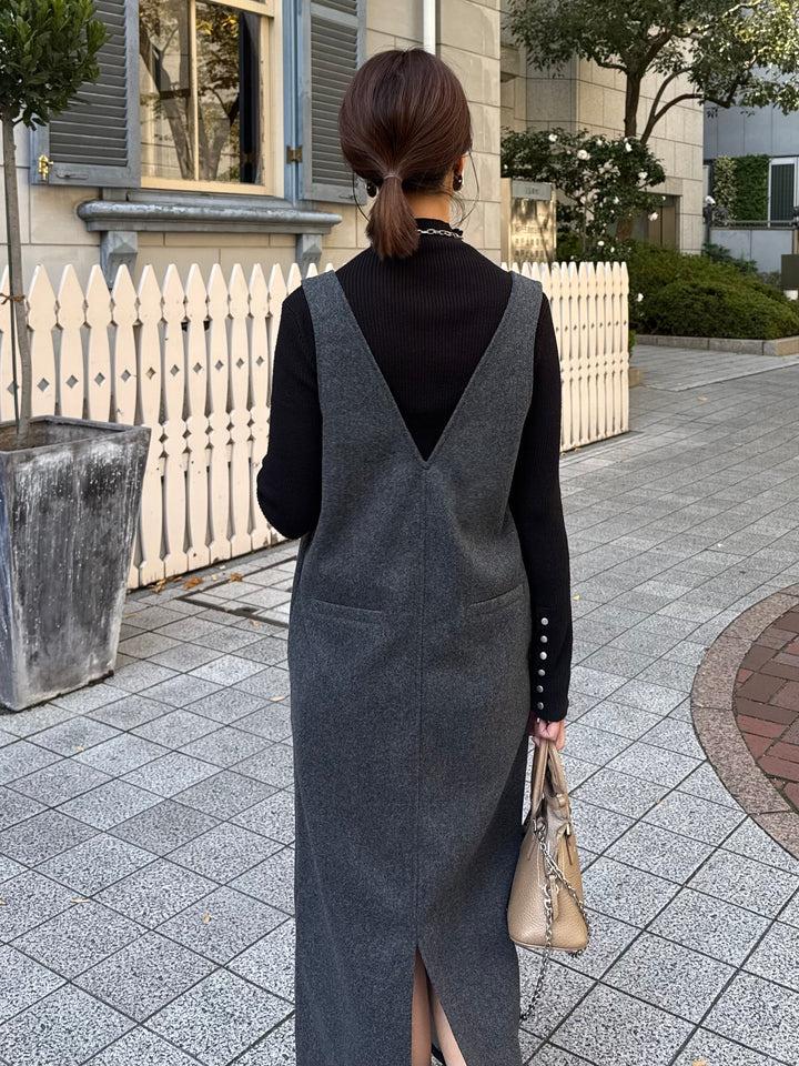 【予約】 ウールライクVネックジャンパースカート / チャコール(1月上旬発送予定)