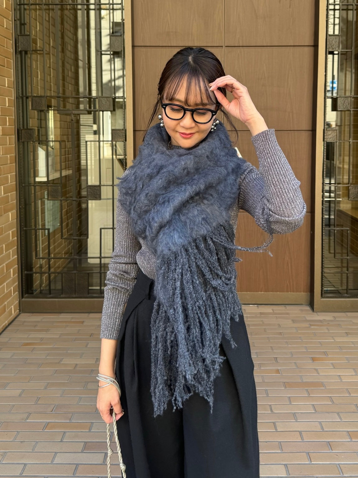 ダークグレー ニットマフラー フリンジ付き ダークグレー ニットマフラー フリンジ付き Amazon | [Little Step