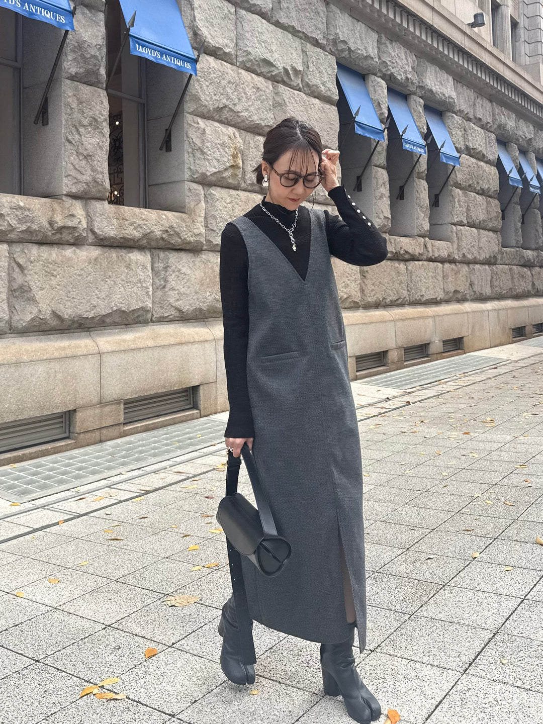 【予約】 ウールライクVネックジャンパースカート / チャコール(1月上旬発送予定)