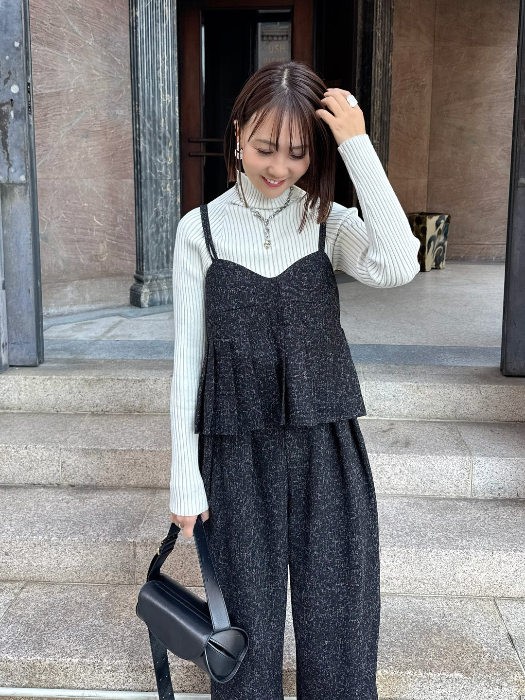 【予約】[SET] サマーツイードプリーツキャミ / ブラック + サマーツイードタックパンツ / ブラック(2月中旬頃発送予定)