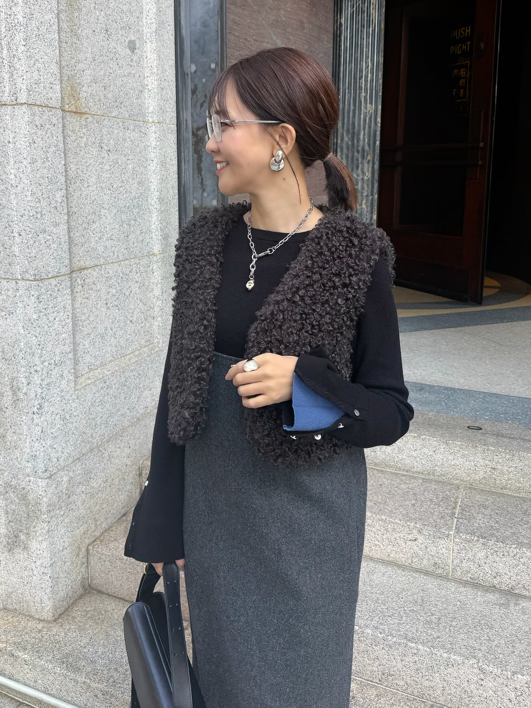 【予約】 ウールライクVネックジャンパースカート / チャコール(1月上旬発送予定)