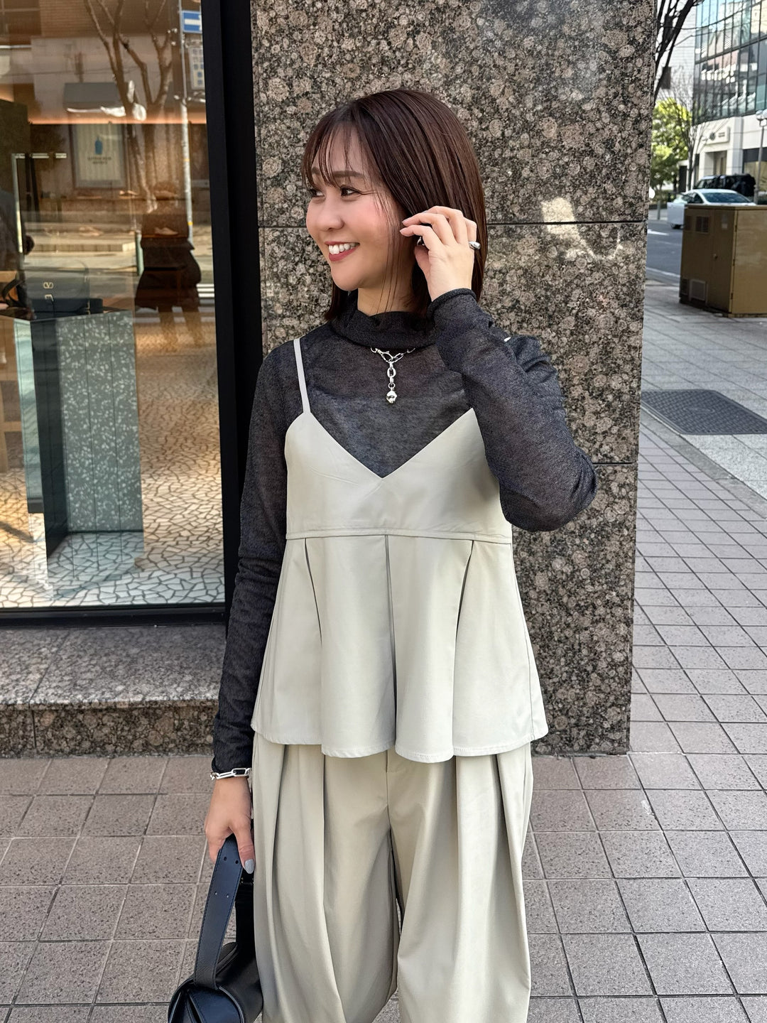 ウォッシャブルフェイクレザーキャミソール / エクリュ