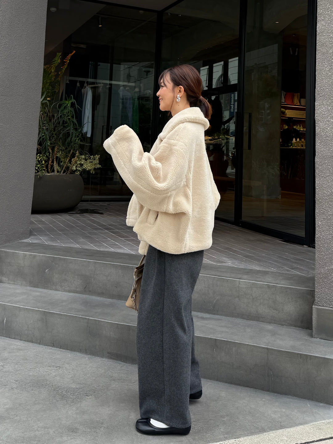 【予約】[SET] ボアショートコート / ライトベージュ + ウールライクタックワイドパンツ / チャコール (11月下旬発送予定)