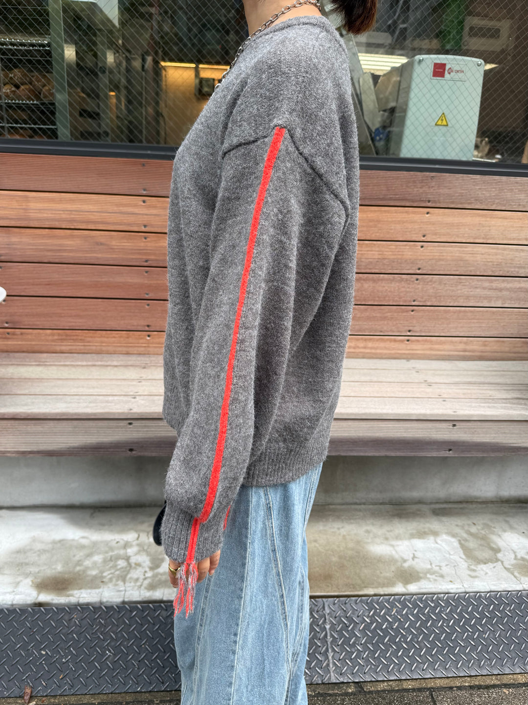 【予約】アルパカタッチ配色ラインプルオーバー / チャコール(12月中旬発送予定)