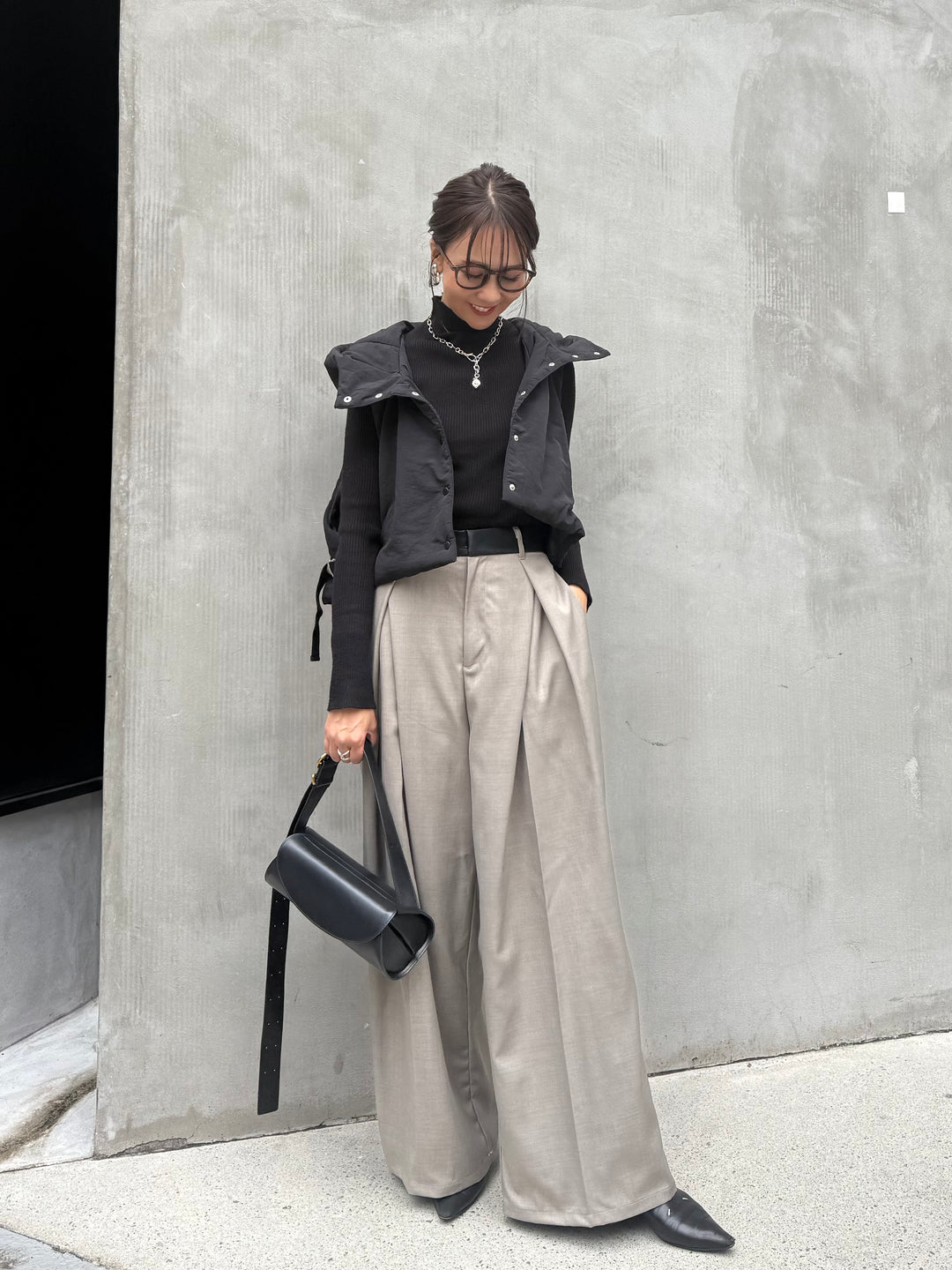 [SET] 中綿フードベスト / ブラック + ツイルタックパンツ / グレージュ