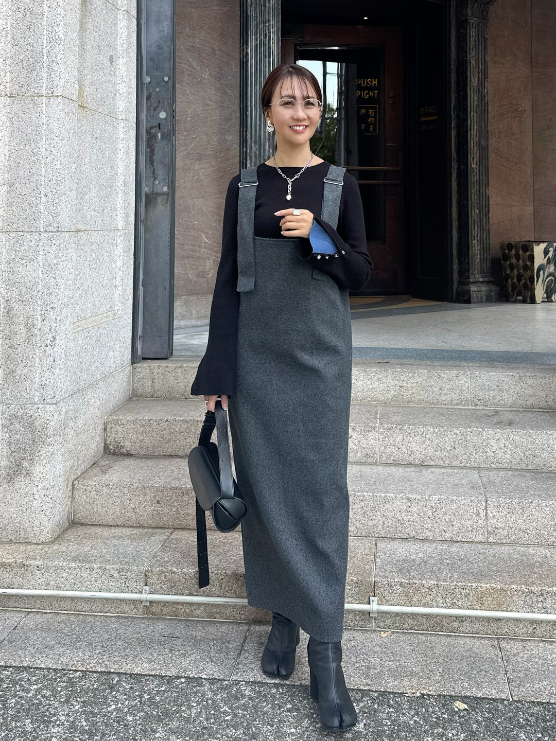 【予約】 ウールライクVネックジャンパースカート / チャコール(1月上旬発送予定)