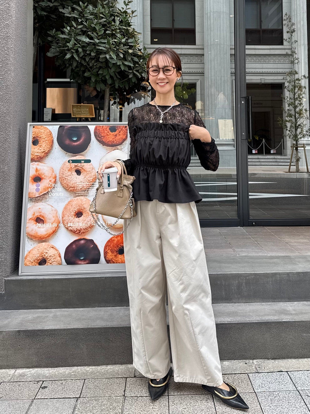 【予約】[3点SET] 袖ギャザーレーストップス / ブラック + ギャザービスチェ / ブラック + ツイルタックワイドパンツ / アイボリー(4月中旬発送予定)