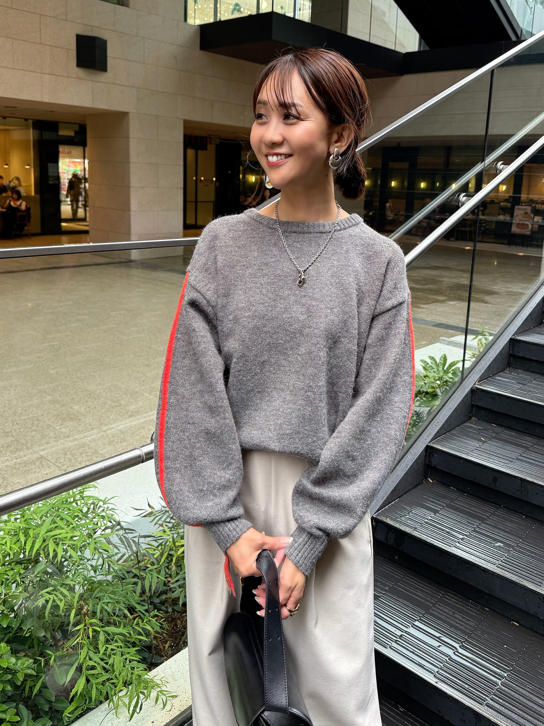 【予約】アルパカタッチ配色ラインプルオーバー / チャコール(12月中旬発送予定)