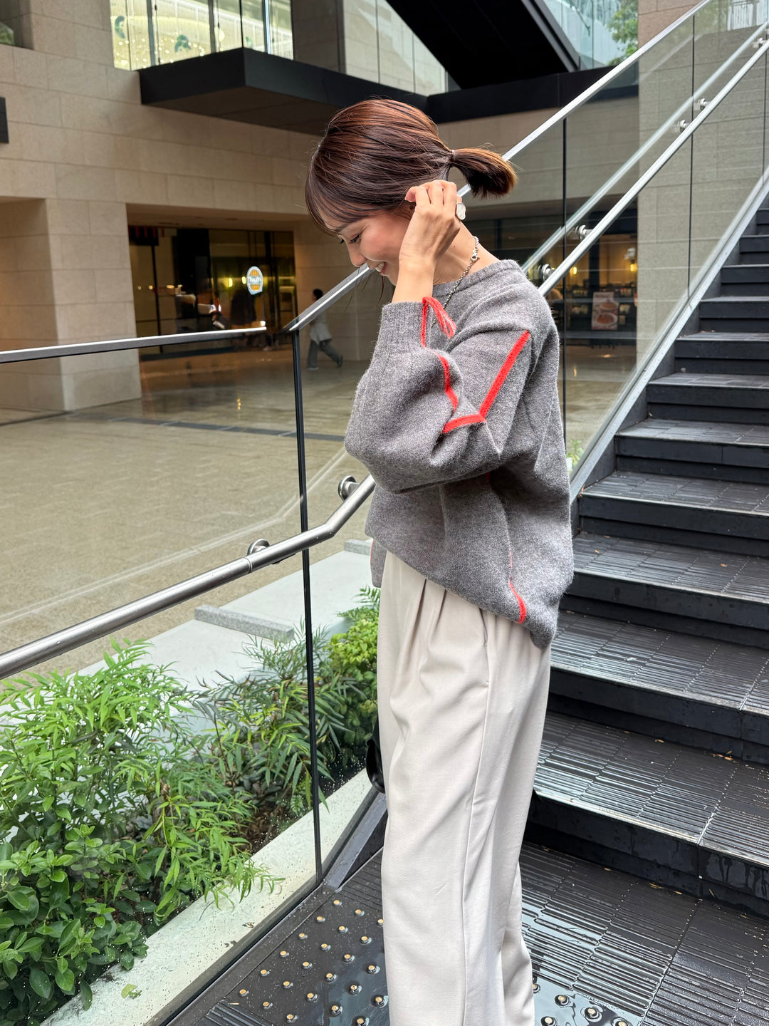 【予約】アルパカタッチ配色ラインプルオーバー / チャコール(12月中旬発送予定)