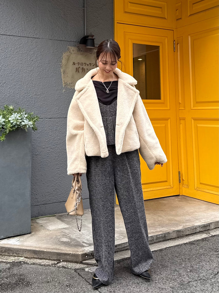 【予約】[SET] ボアショートコート / ライトベージュ + プリーツビスチェオールインワン / ブラック (11月上旬発送予定)