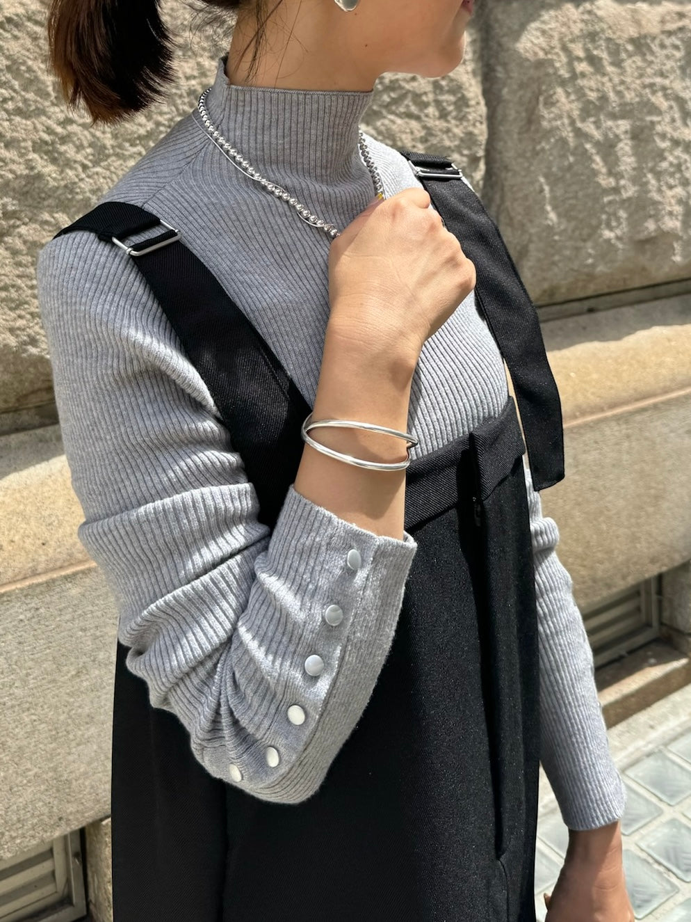 袖ボタンハイネックニット / グレー