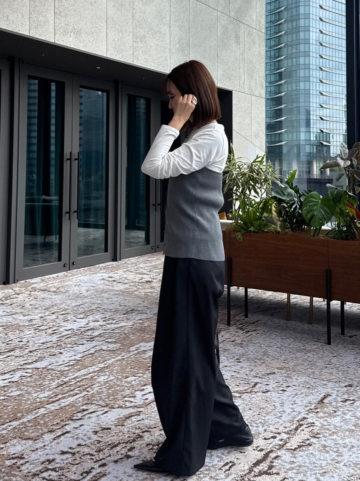 [新作300円OFF] リブニットビスチェドッキングTシャツ / オフホワイト×グレー + ウエストパイピングワイドパンツ / ブラック(4月上旬発送予定)