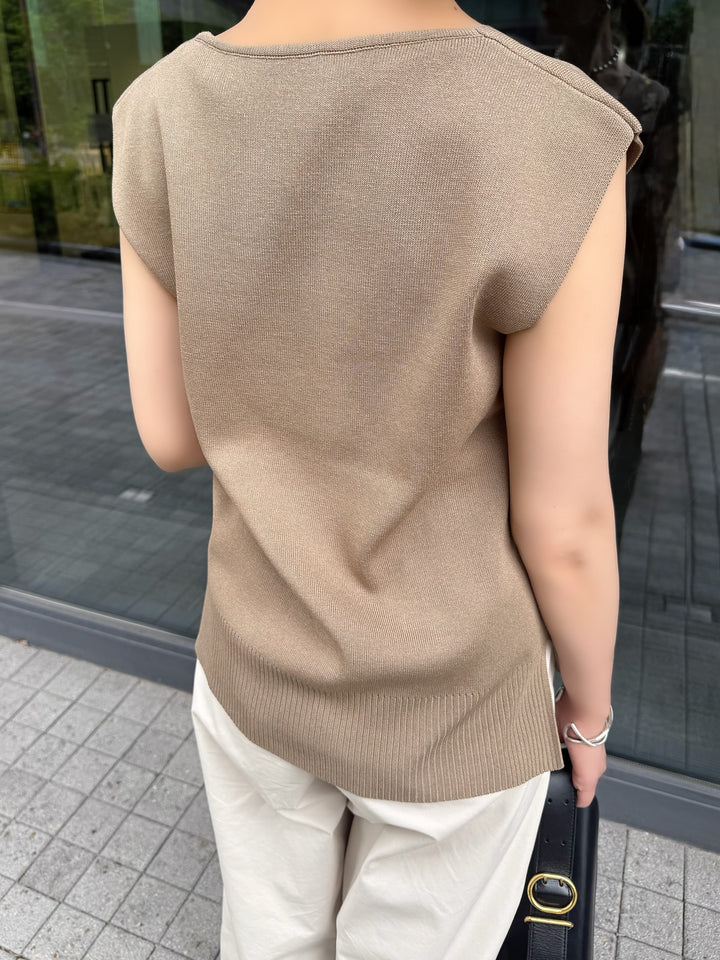 Vネックベスト / ベージュ