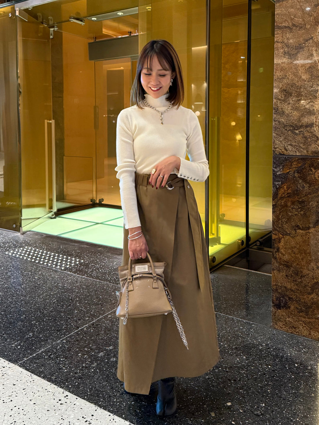 袖ボタンハイネックニット / アイボリー