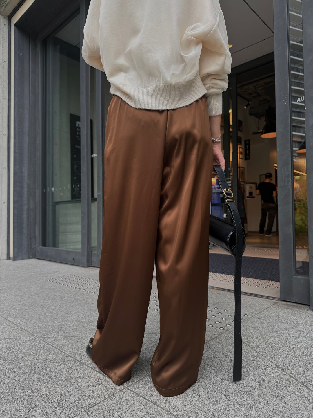 サテンイージーパンツ / ブラウン