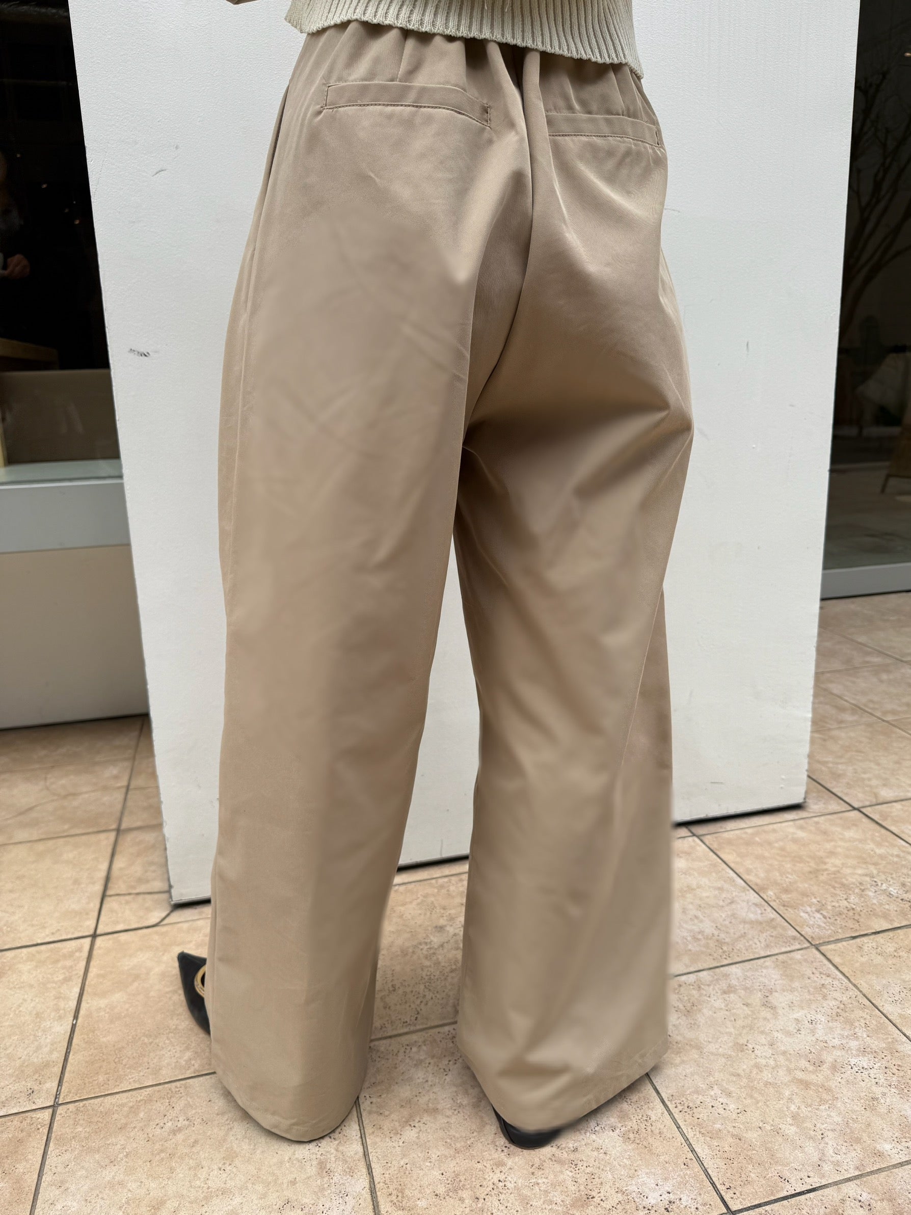 FOXEYベージュ ワイドパンツ ツイルタックワイドパンツ / ベージュ – fosie