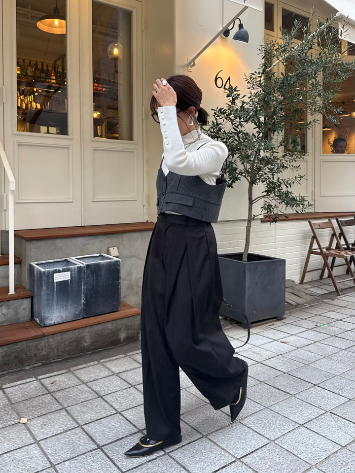 袖ボタンハイネックニット / アイボリー