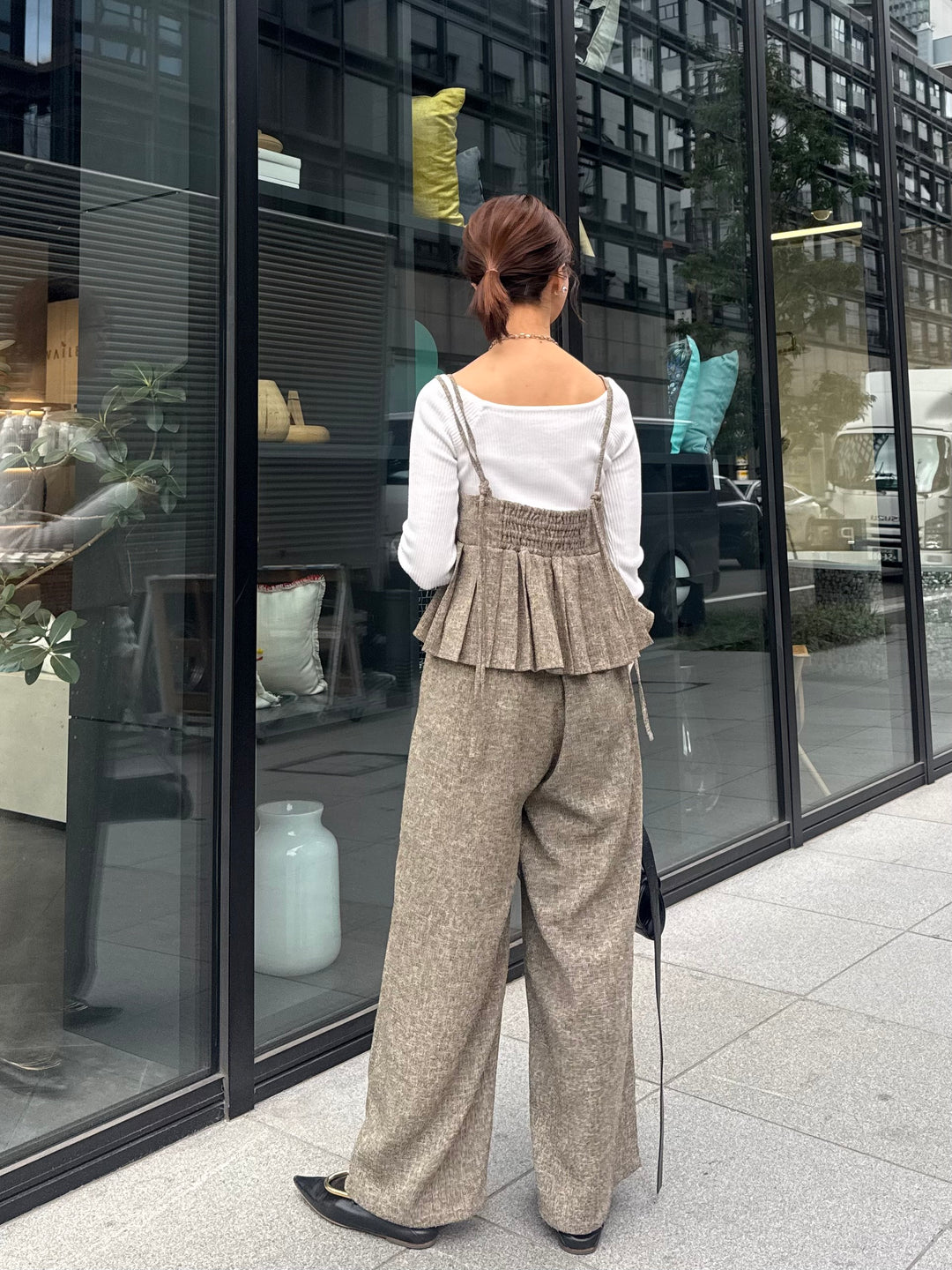 【予約】[3点SET] サマーツイードプリーツキャミ / ブラウン + サマーツイードタックパンツ / ブラウン + スクエアネックリブニットプルオーバー  / オフホワイト(3月下旬発送予定)