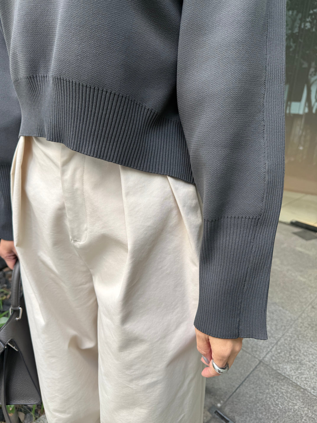 【予約】クロップド丈ダンボールニット /チャコール(3月上旬発送予定)