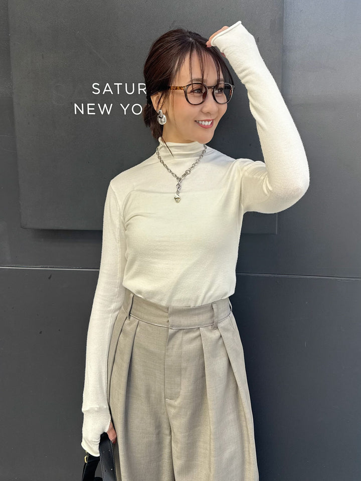 フィンガーホールタートル / オフホワイト