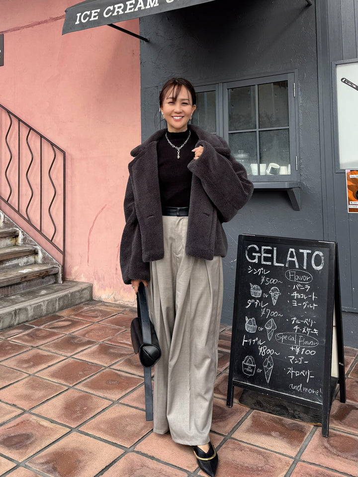 【予約】[3点SET] ボアショートコート / チャコールグレー + 袖ボタンハイネックニット / ブラック + ツイルタックパンツ / グレージュ(12月中旬発送予定)