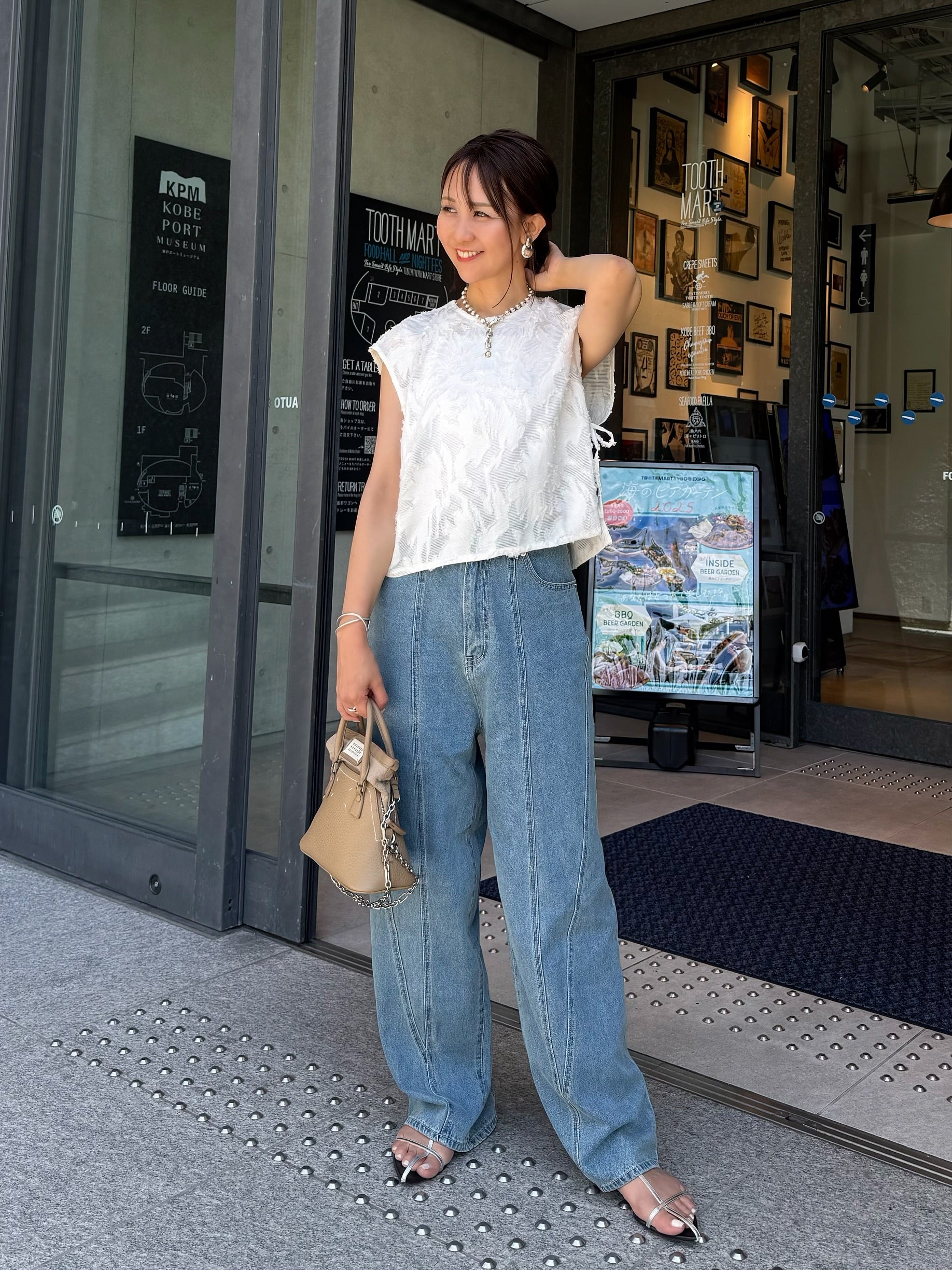 T.F.H.S. ダークブルー ストレートデニム T.F.H.S. ダークブルー ストレートデニム