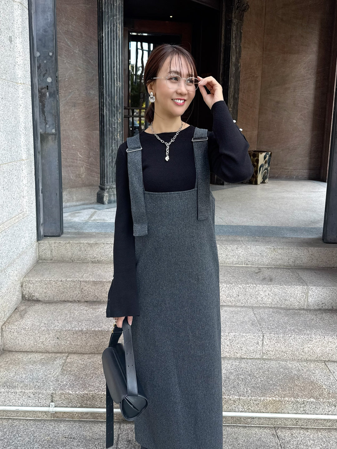 【予約】 ウールライクVネックジャンパースカート / チャコール(1月上旬発送予定)