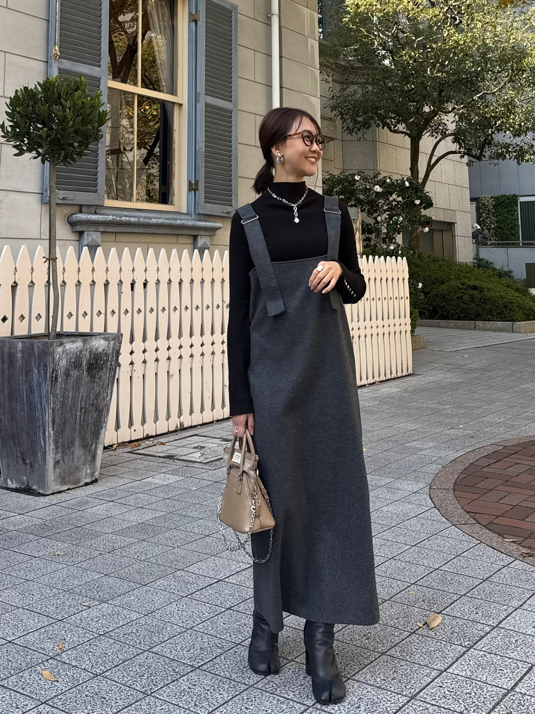 【予約】 ウールライクVネックジャンパースカート / チャコール(1月上旬発送予定)