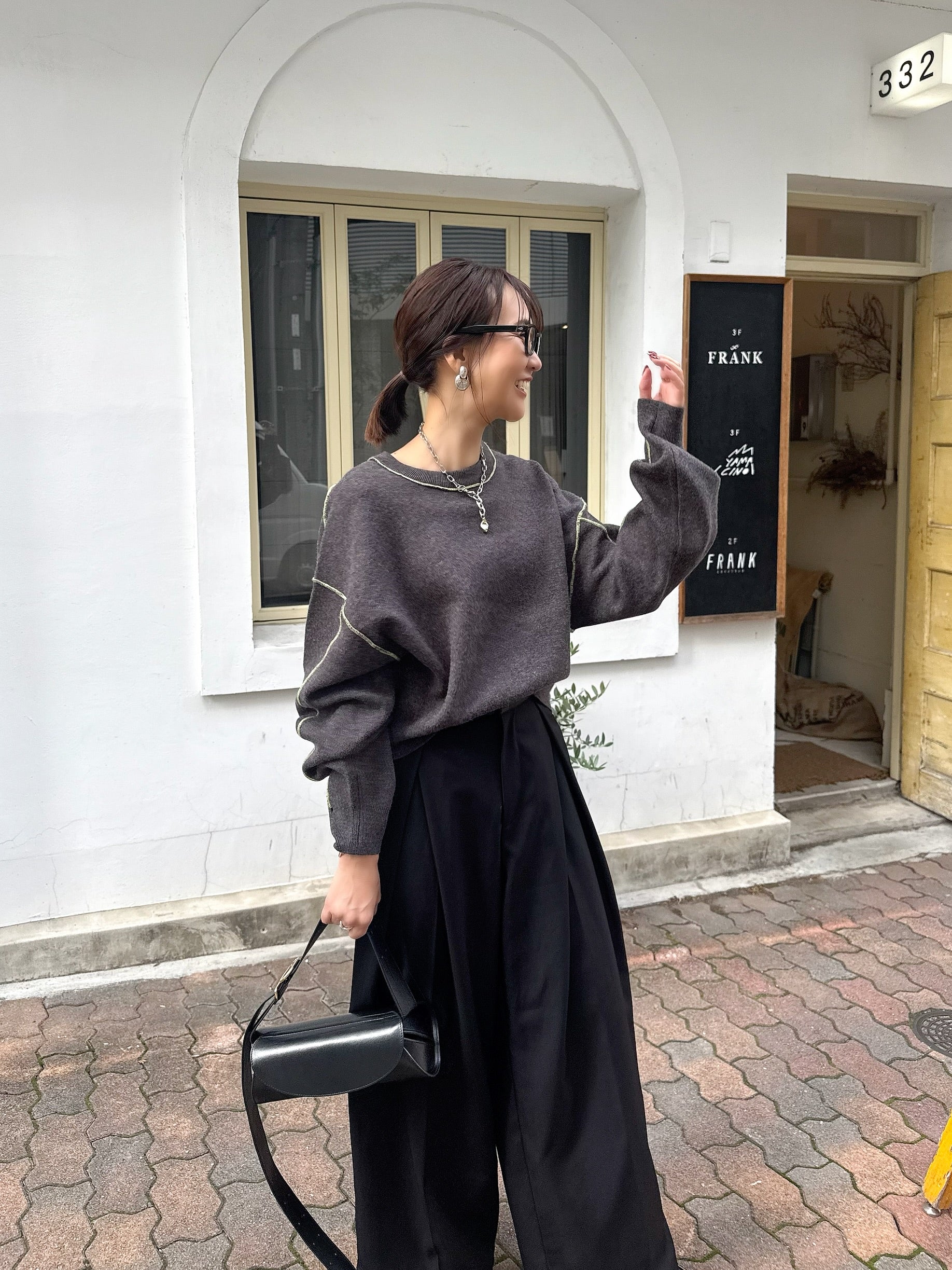 アルパカタッチ配色ニット / チャコール – fosie