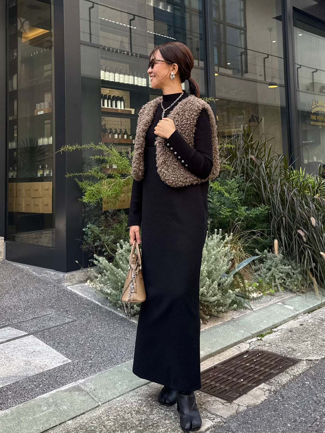 【予約】ウールライクVネックジャンパースカート / ブラック(11月下旬発送予定)