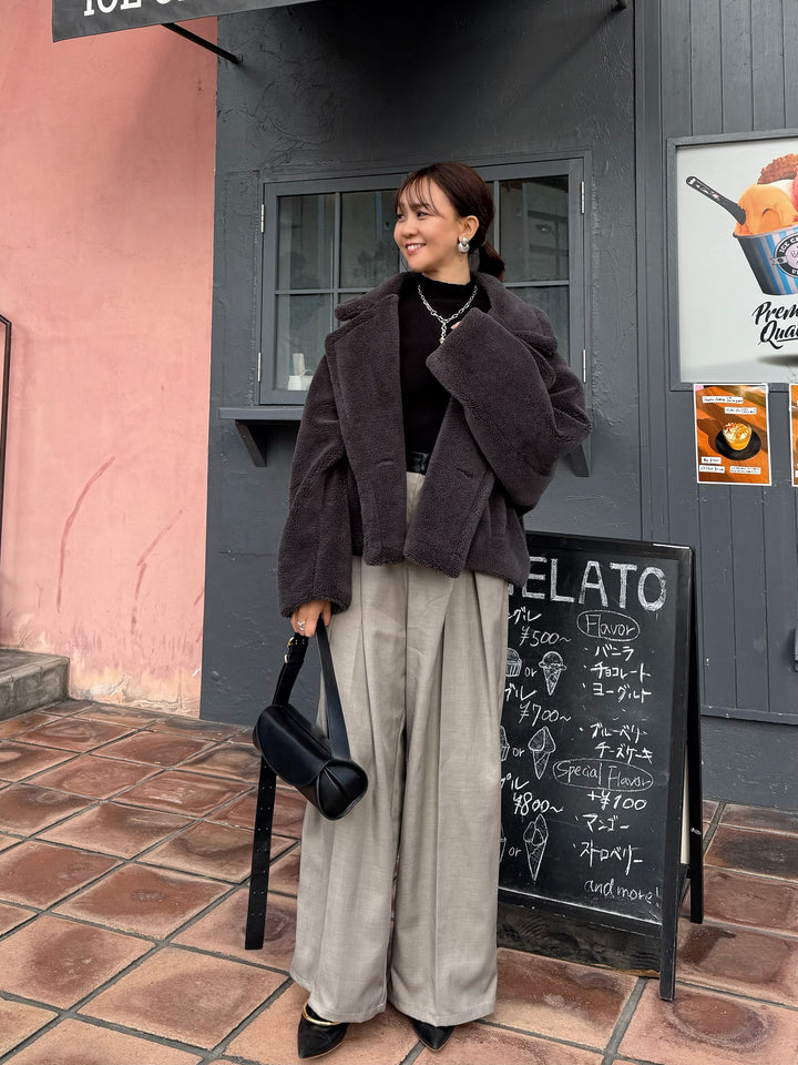 【予約】[3点SET] ボアショートコート / チャコールグレー + 袖ボタンハイネックニット / ブラック + ツイルタックパンツ / グレージュ(12月中旬発送予定)