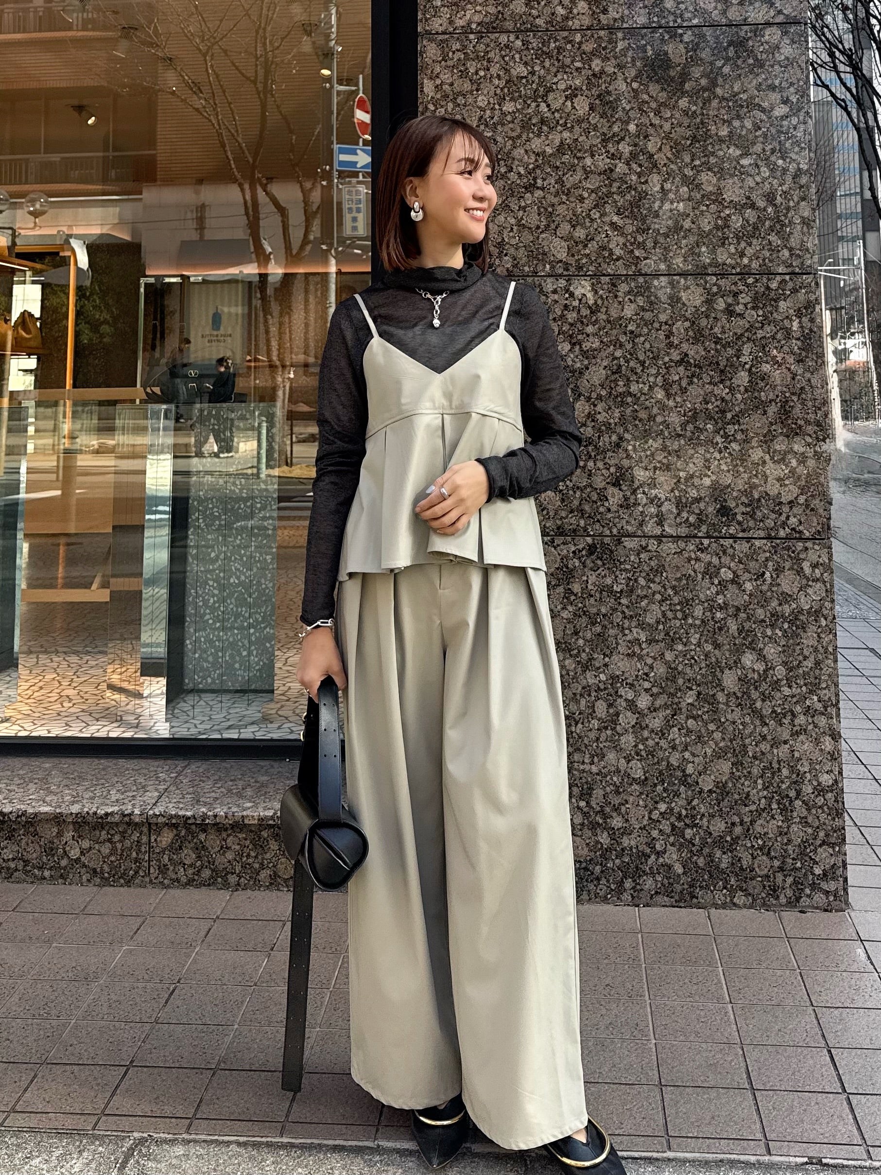 ウォッシャブルフェイクレザータックパンツ / エクリュ – fosie