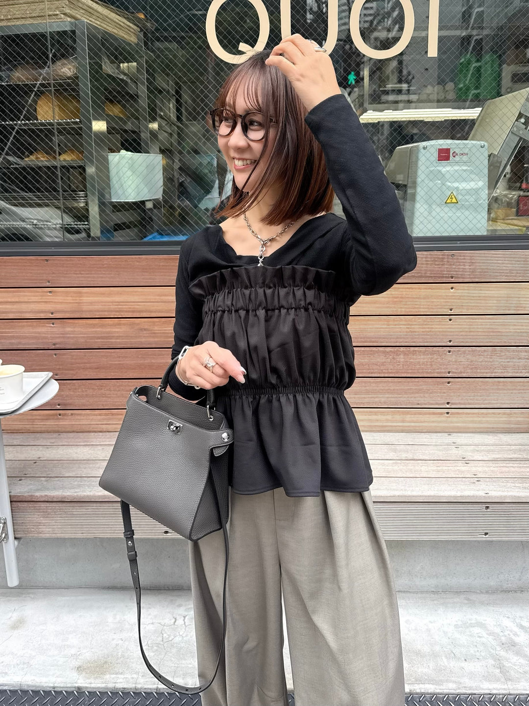 ドレープロングTシャツ / ブラック