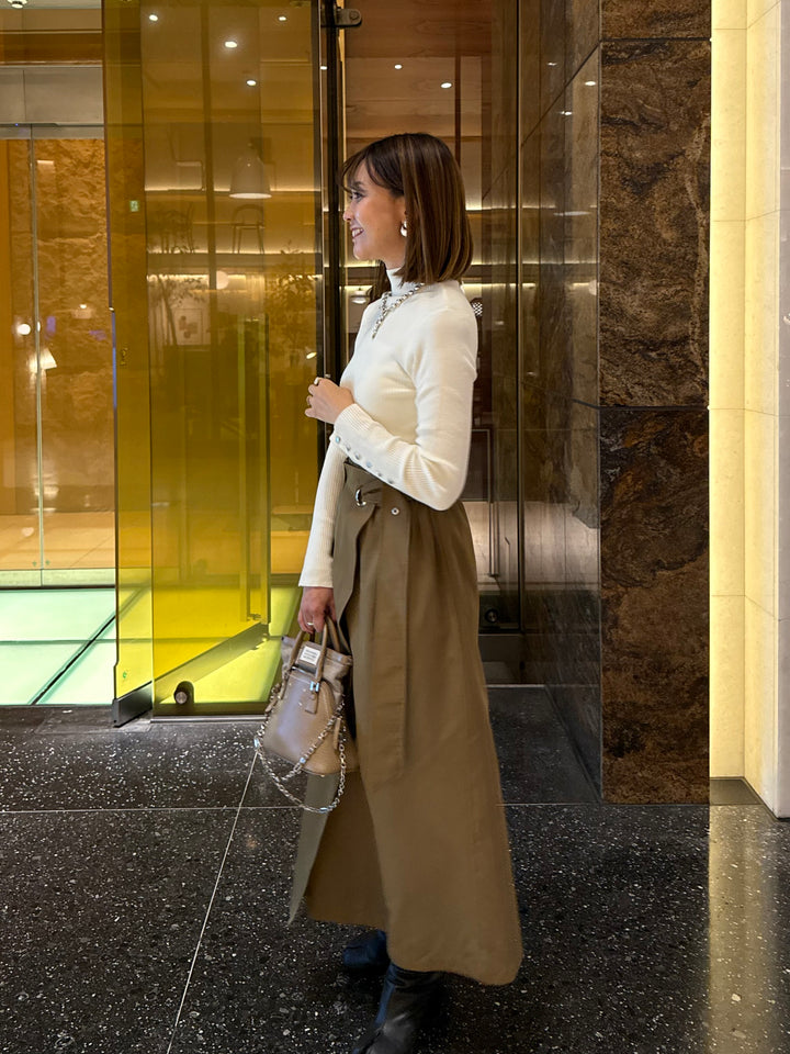 袖ボタンハイネックニット / アイボリー