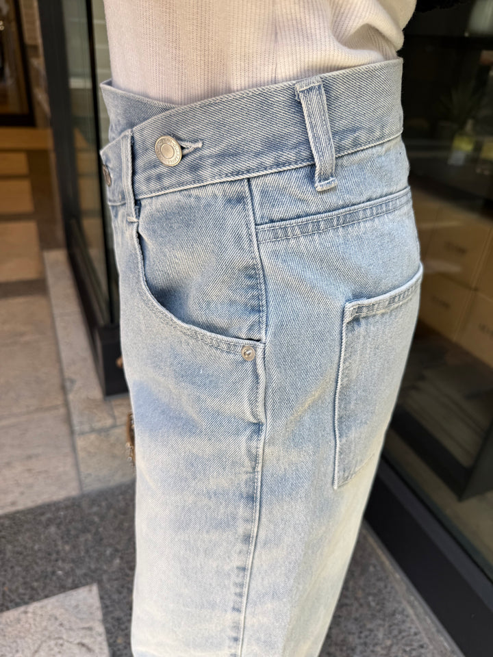 [新作300円OFF] アシメカーブデニムパンツ / ブルー