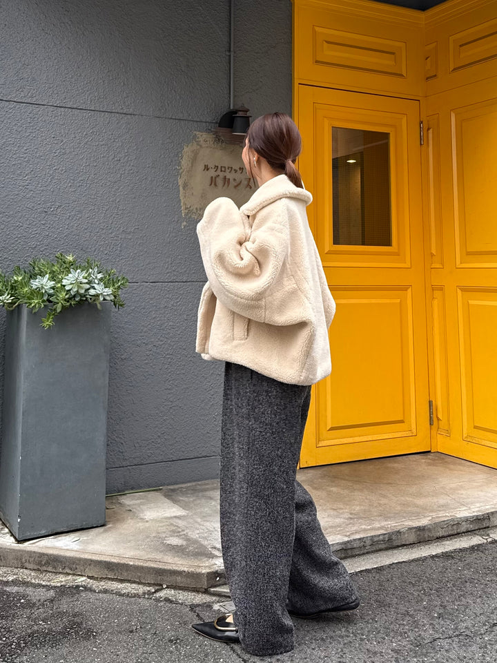 【予約】[SET] ボアショートコート / ライトベージュ + プリーツビスチェオールインワン / ブラック (11月上旬発送予定)