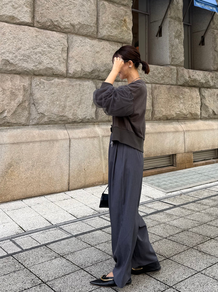 [新作300円OFF] ピンストライプタックコクーンパンツ / チャコールストライプ