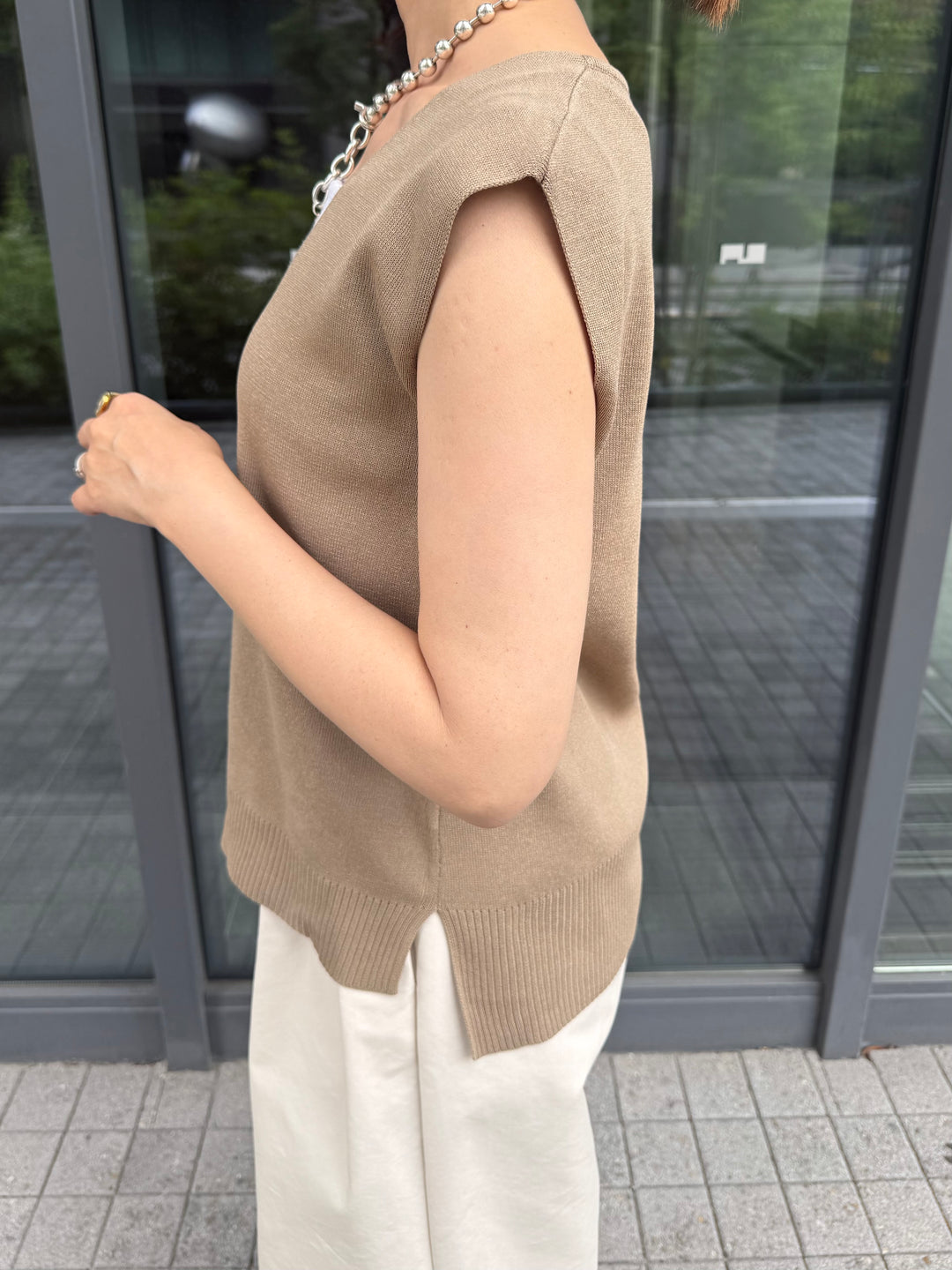Vネックベスト / ベージュ