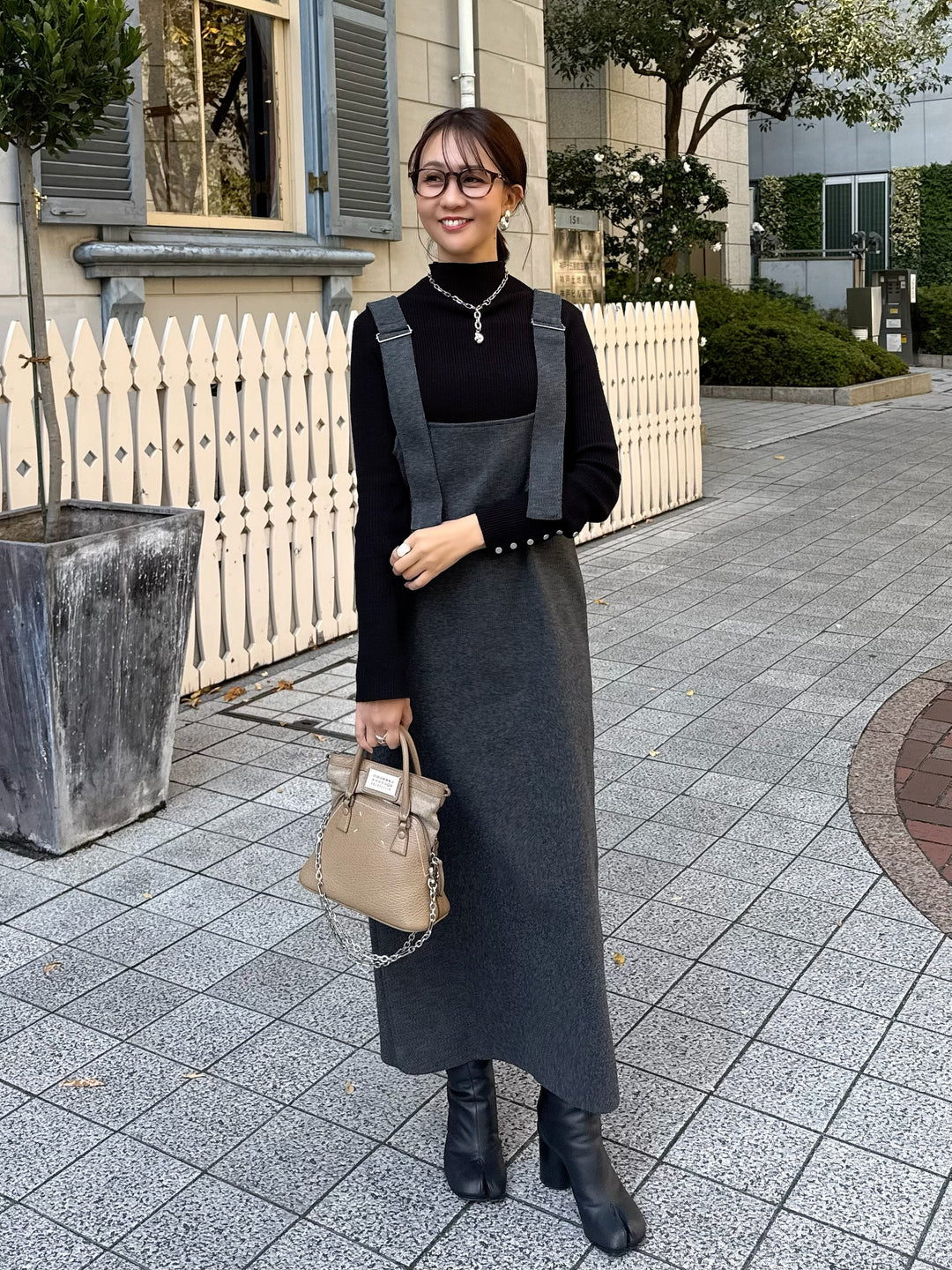 【予約】 ウールライクVネックジャンパースカート / チャコール(1月上旬発送予定)