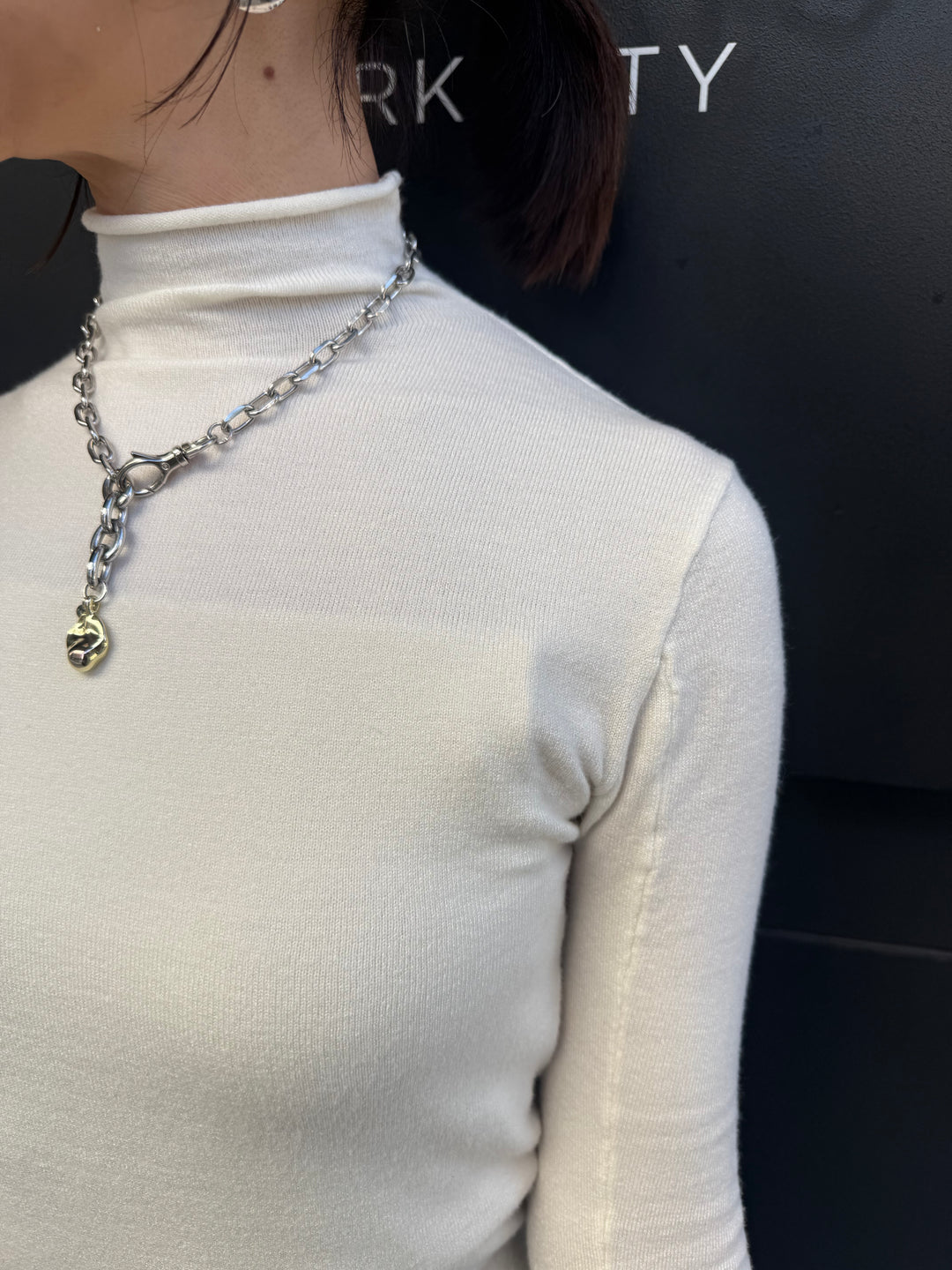 フィンガーホールタートル / オフホワイト