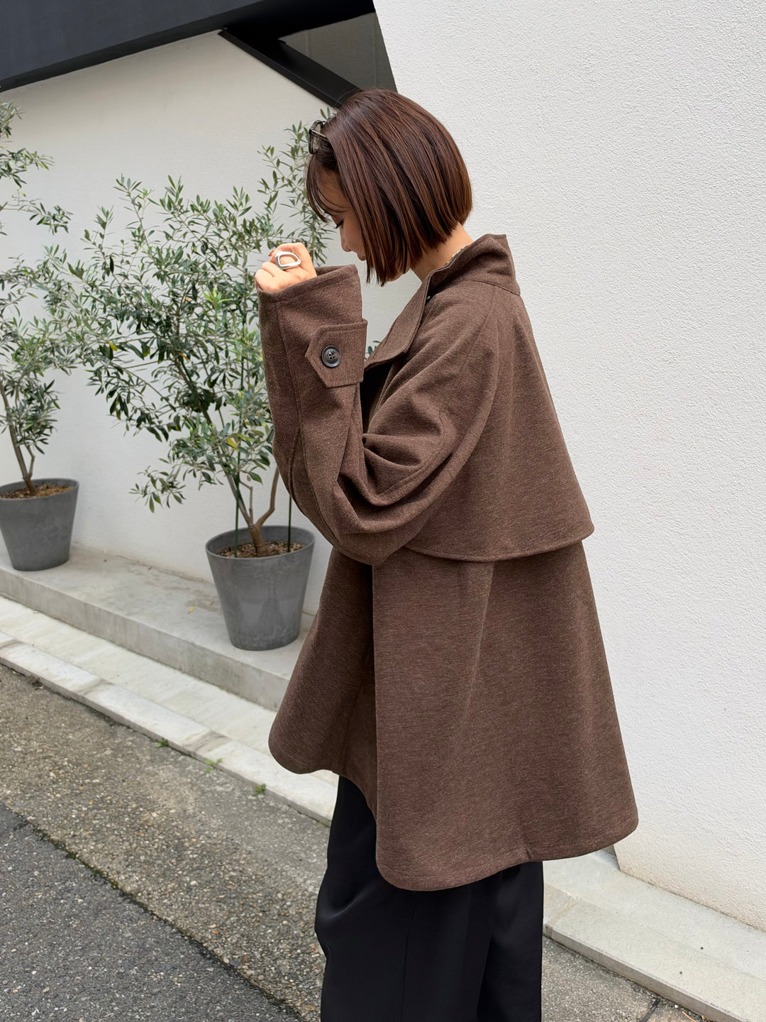 [新作300円OFF] カルゼスタンドカラーケープコート / ブラウン