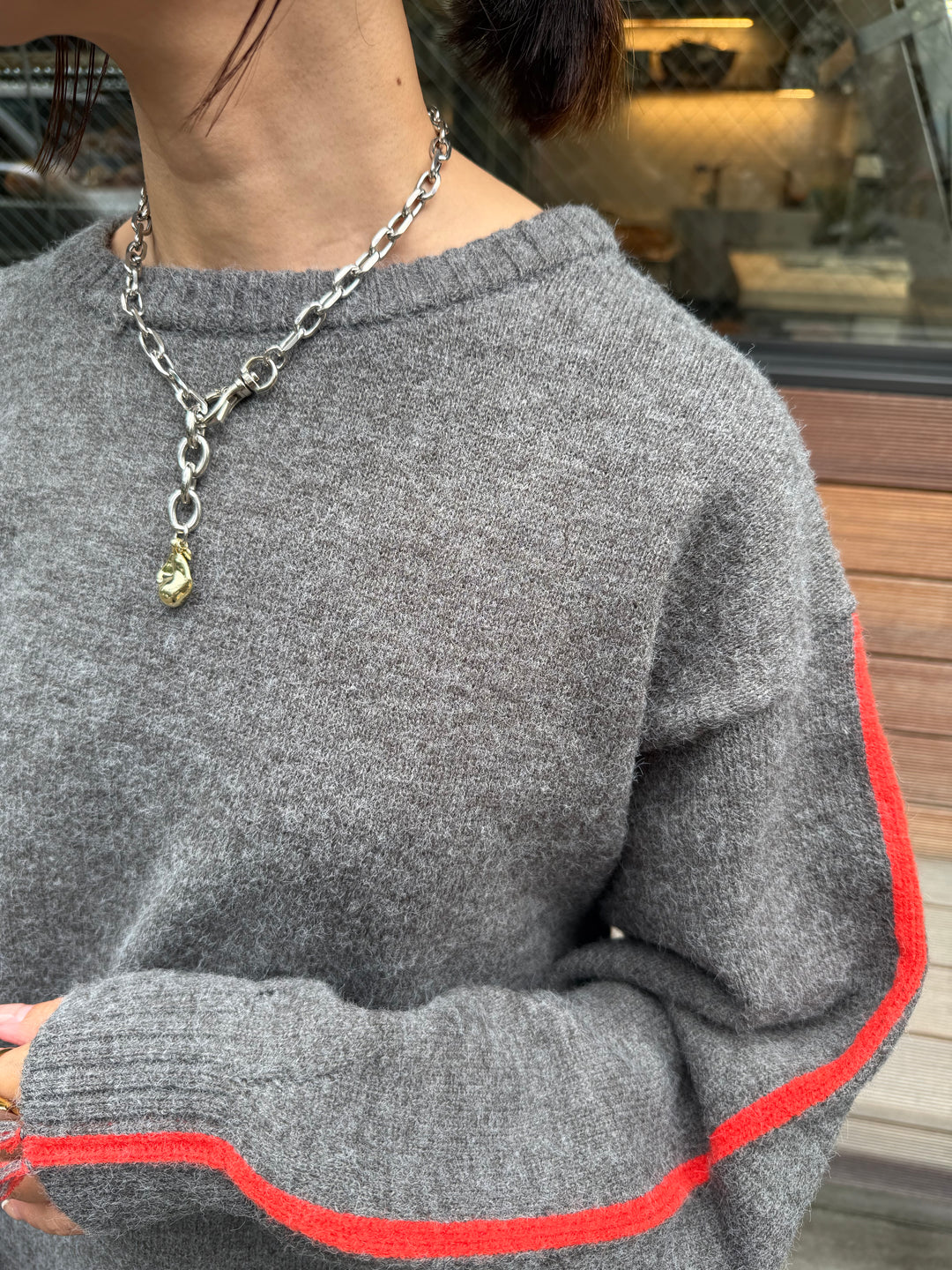 【予約】アルパカタッチ配色ラインプルオーバー / チャコール(12月中旬発送予定)