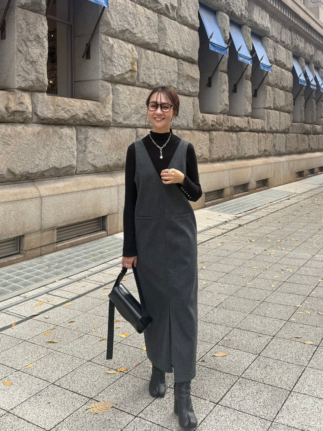 【予約】 ウールライクVネックジャンパースカート / チャコール(1月上旬発送予定)