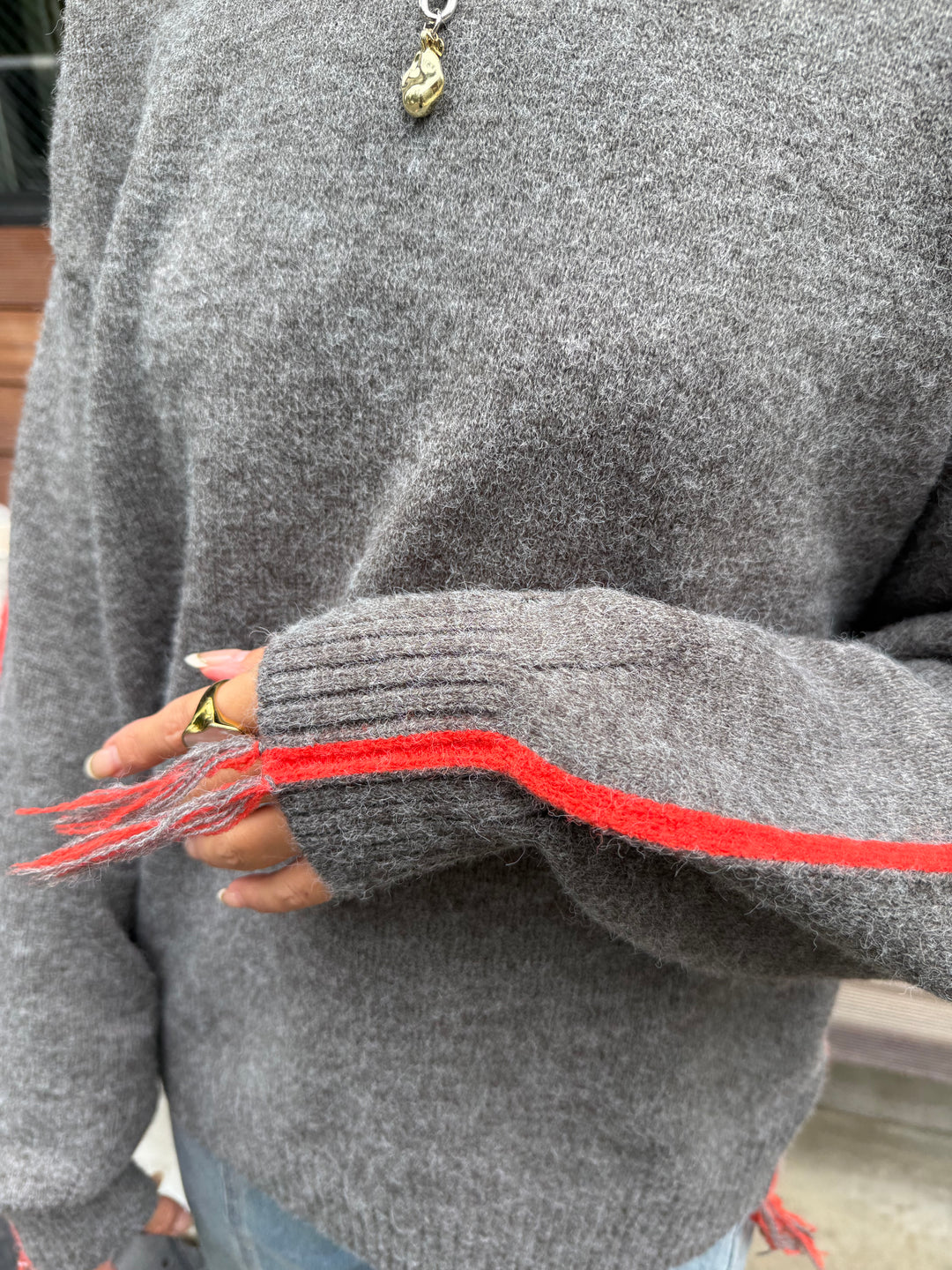 【予約】アルパカタッチ配色ラインプルオーバー / チャコール(12月中旬発送予定)