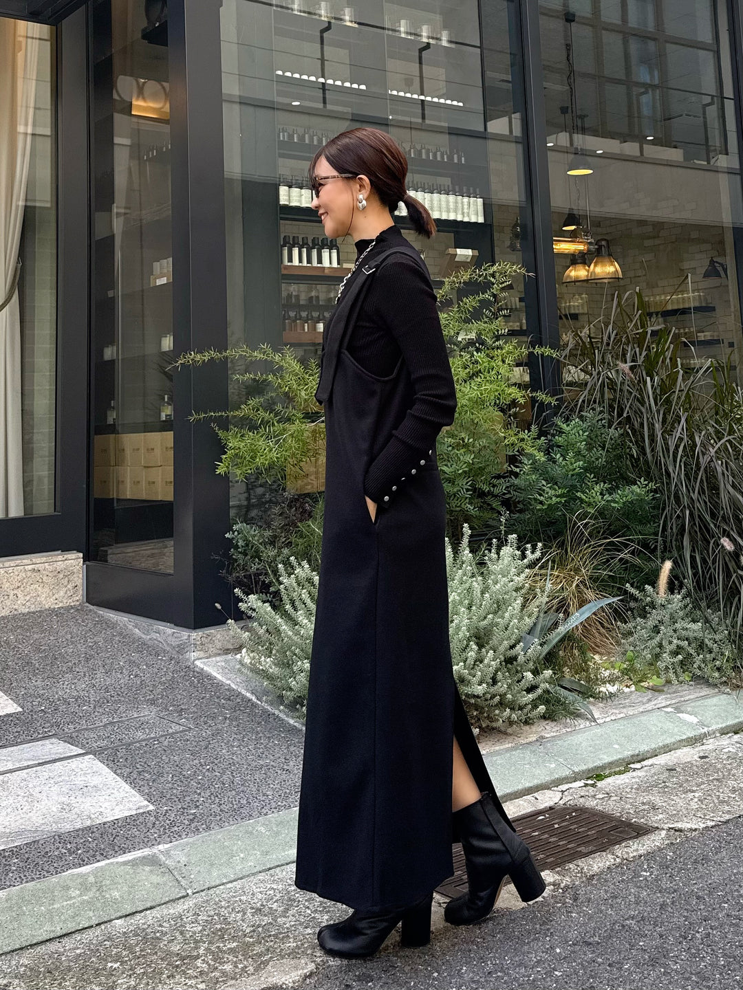 【予約】ウールライクVネックジャンパースカート / ブラック(11月下旬発送予定)